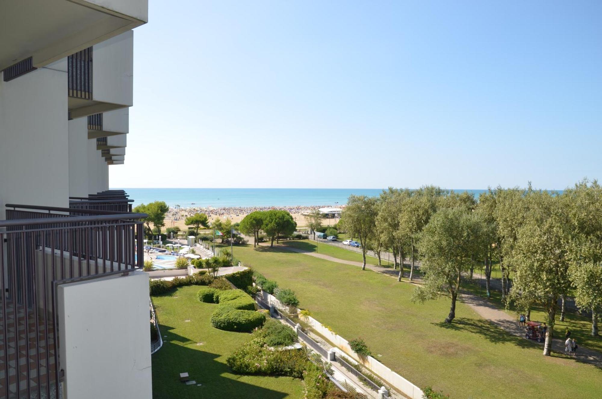 Savoy Beach Hotel & Thermal Spa Bibione Exterior photo